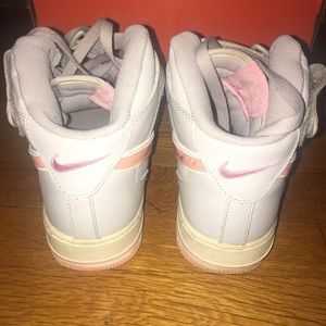 white and pink uptowns